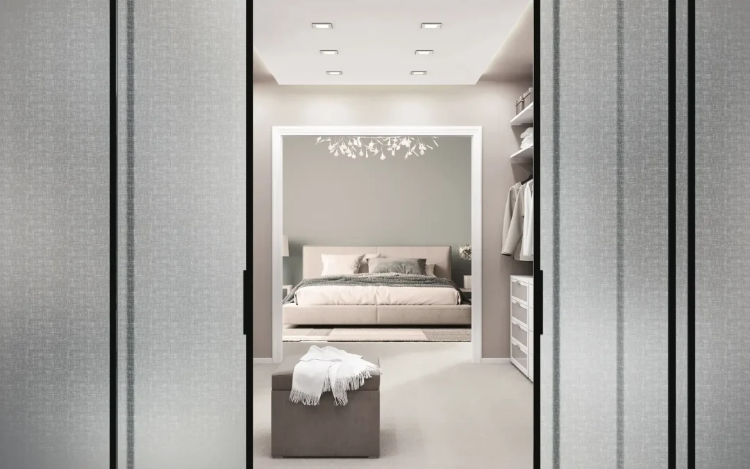 FABRIC INSPIRED MADRAS® GLASS FOR LIGHT-FILLED WALK-IN WARDROBES.